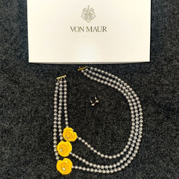 Pearl Necklace & Earrings - Picture 1 of 3
